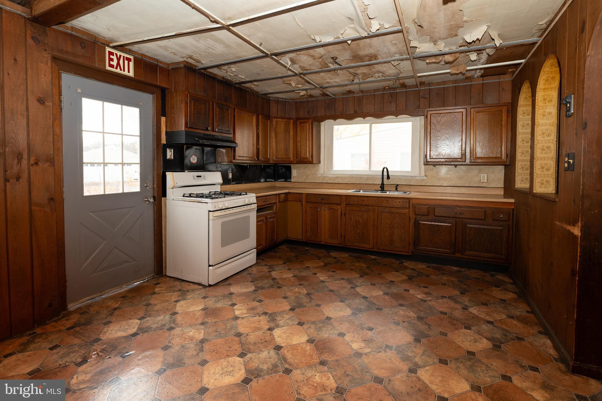 1720 Kings Highway Swedesboro, NJ 08085 - Photo 11 of 48