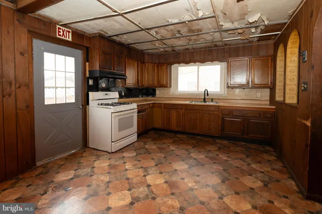 $299,900 | 1720 Kings Highway, Swedesboro, NJ 08085