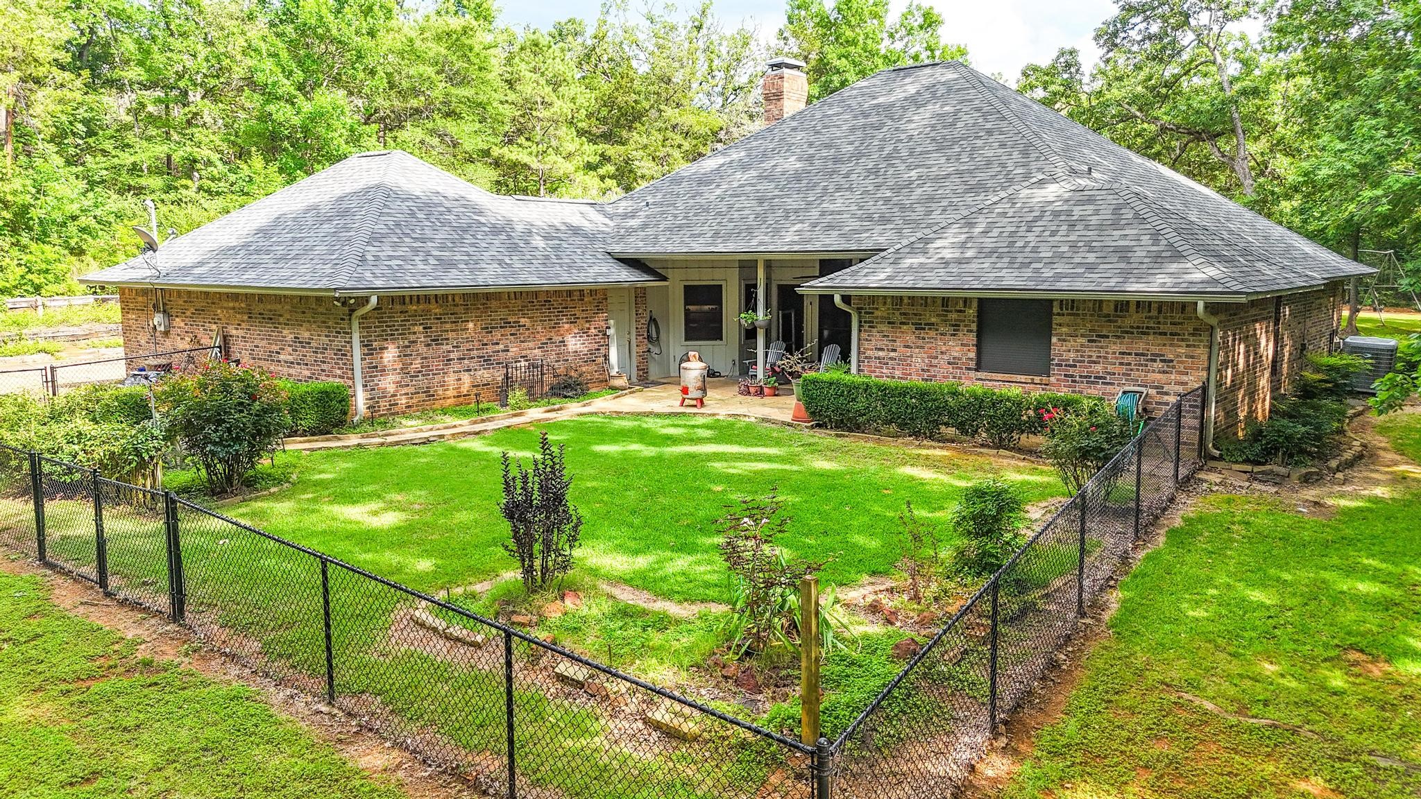 1749 Highway 84 Palestine, TX 75801 - Photo 16 of 47