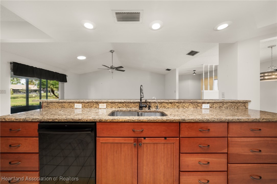 3607 Divot Road Sebring, FL 33872 - Photo 12 of 50 Gallery Image 12