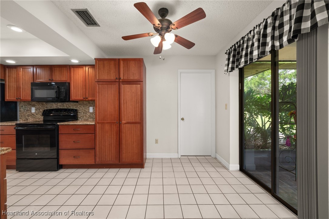 3607 Divot Road Sebring, FL 33872 - Photo 15 of 50 Gallery Image 15