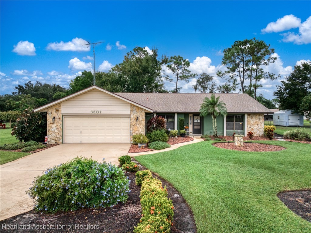 3607 Divot Road Sebring, FL 33872 - Photo 2 of 50 Gallery Image 2