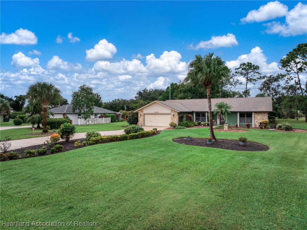 3607 Divot Road Sebring, FL 33872 - Photo 6 of 50 Gallery Image 6
