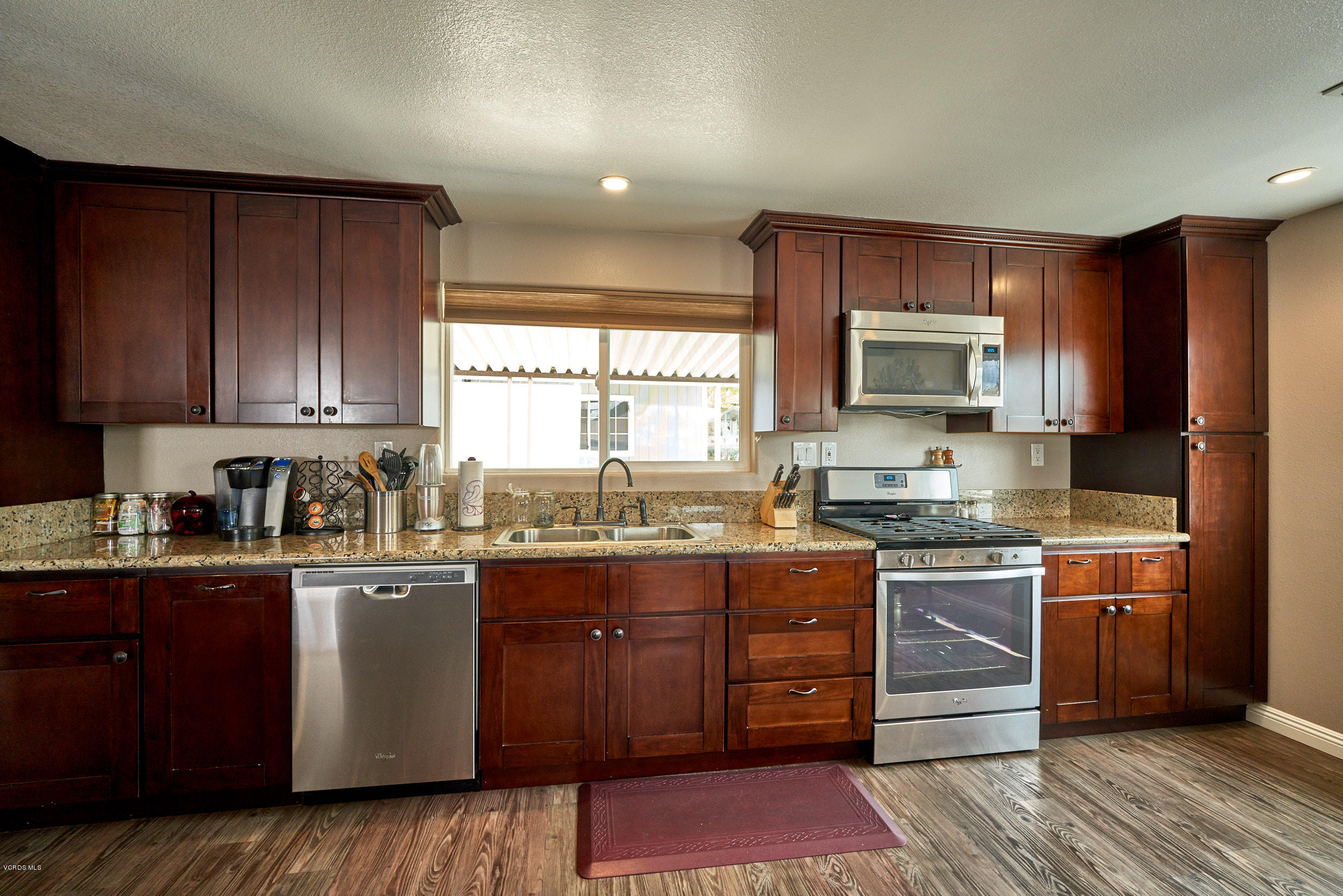 1550 Rory Lane, Unit 94 Simi Valley, CA 93063 - Photo 12 of 38 1550 rory 012