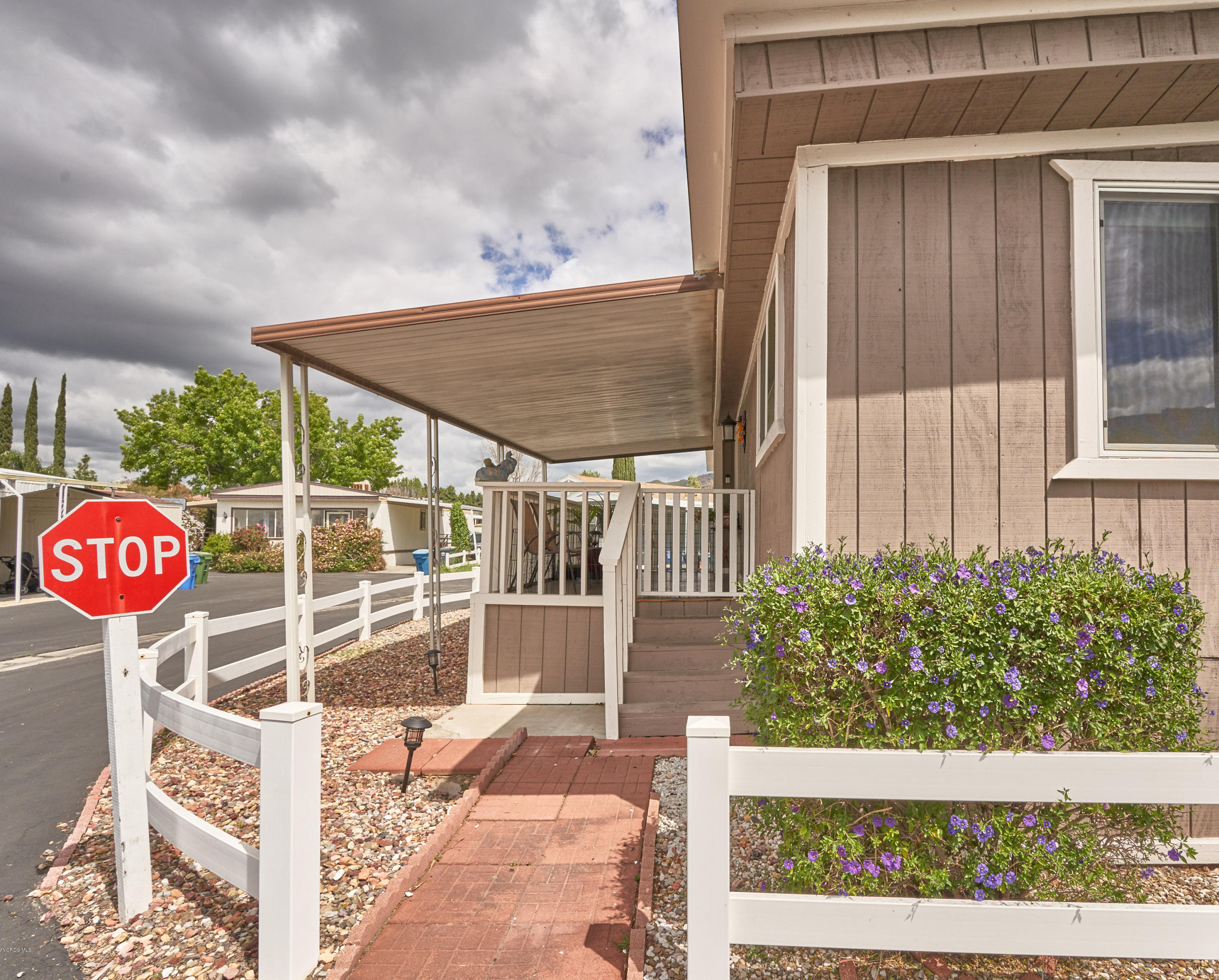 1550 Rory Lane, Unit 94 Simi Valley, CA 93063 - Photo 3 of 38 1550 rory 003