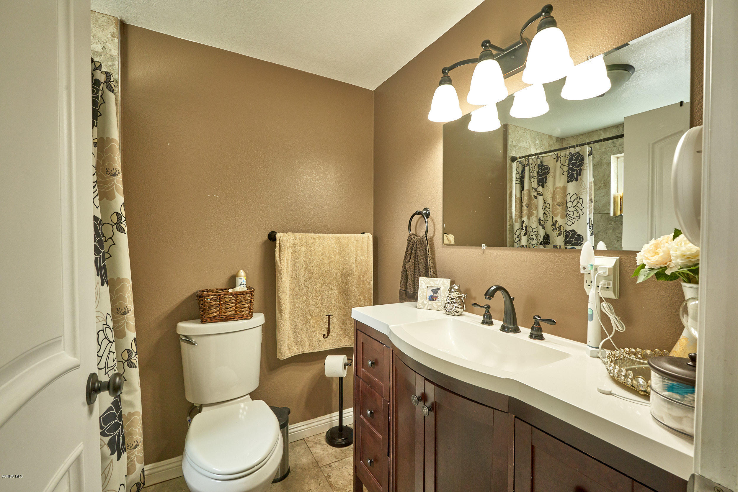 1550 Rory Lane, Unit 94 Simi Valley, CA 93063 - Photo 27 of 38 1550 rory 030