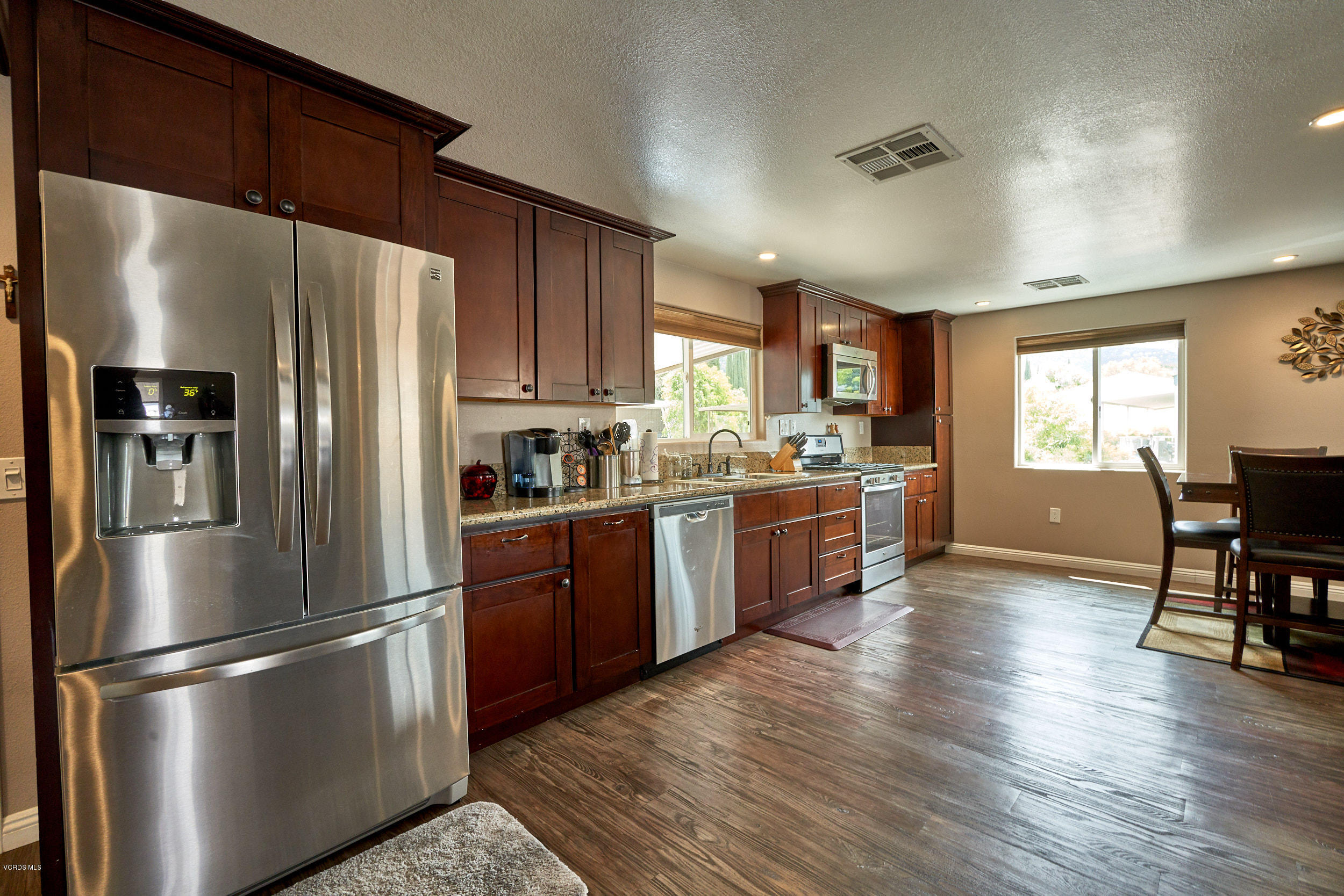 1550 Rory Lane, Unit 94 Simi Valley, CA 93063 - Photo 8 of 38 1550 rory 008