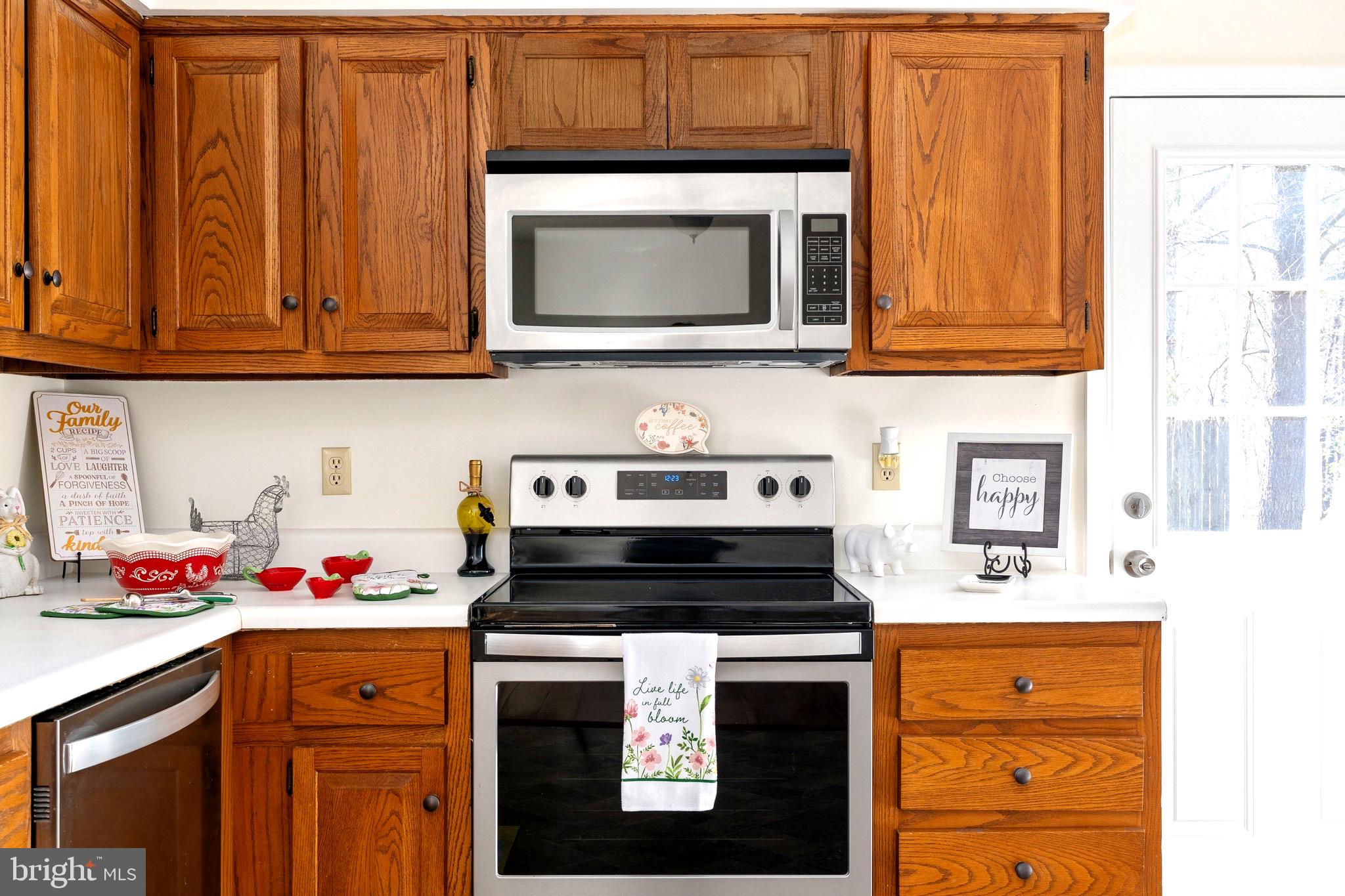 5527 Smith Station Road Fredericksburg, VA 22407 - Photo 23 of 49 Built In Micro-Wave