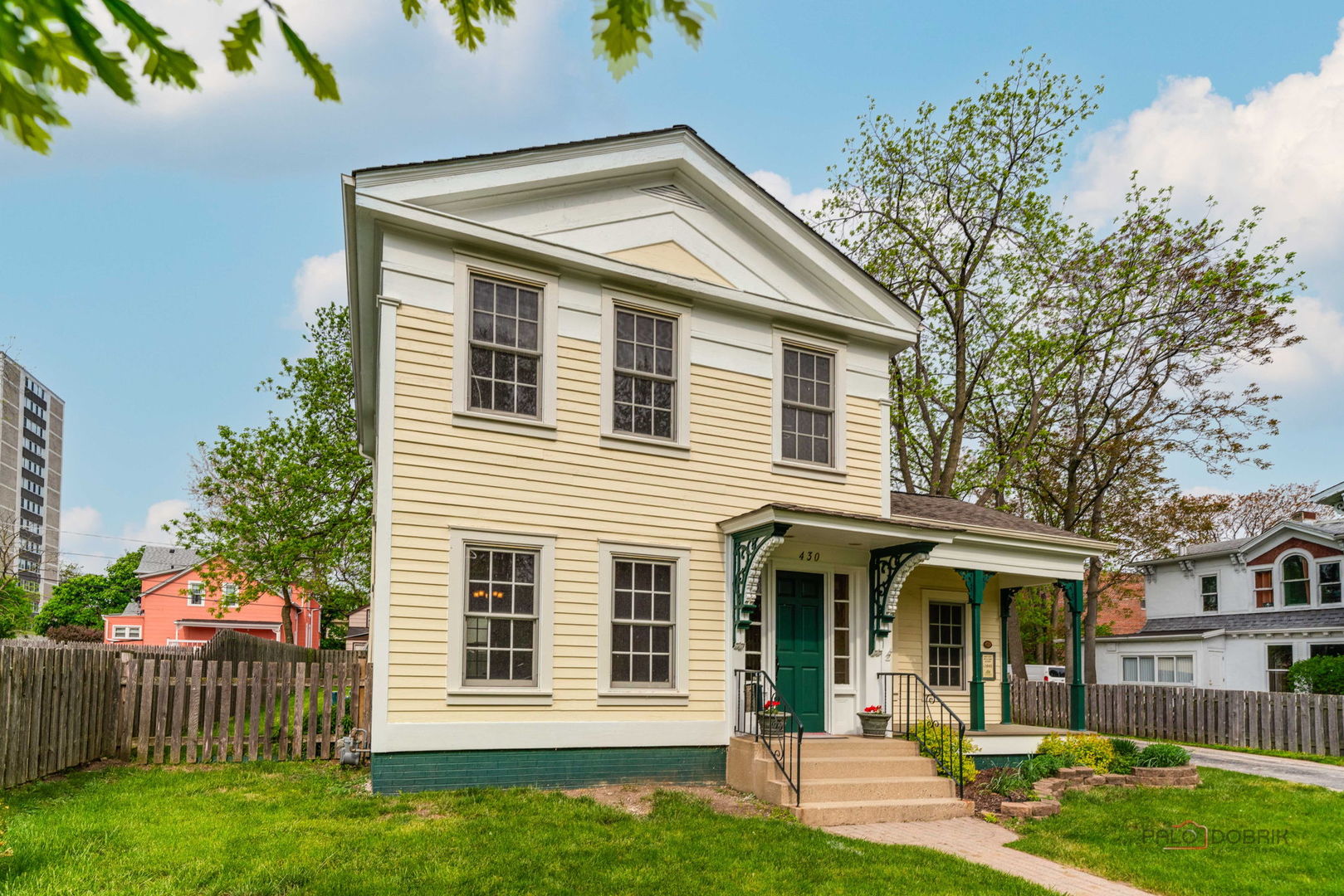430 North Sheridan Road Waukegan, IL 60085 - Photo 2 of 44