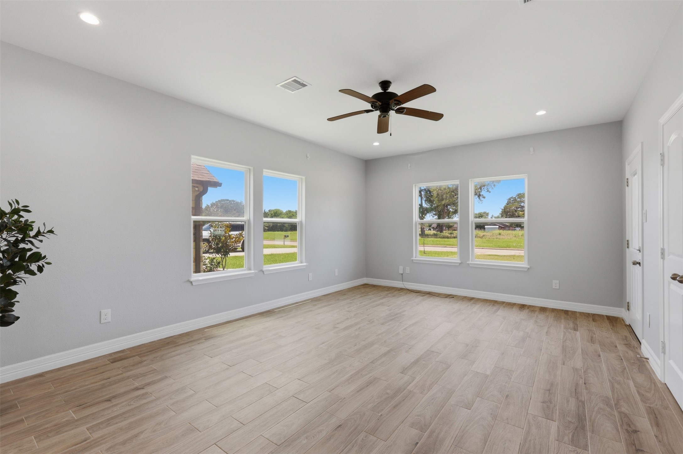 249 Mc Dade Street Hempstead, TX 77445 - Photo 13 of 38