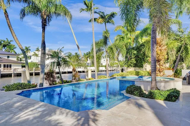 a view of a yard in front of house