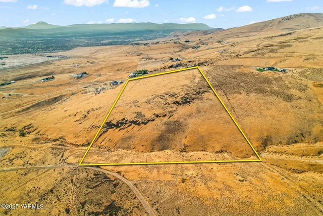 a view of an ocean beach
