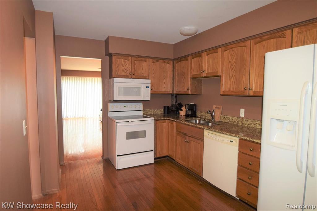 563 Tennyson Rochester Hills, MI 48307 - Photo 7 of 36