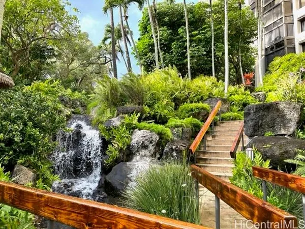 $2,700 | 531 Hahaione Street, Unit 9A, Honolulu, HI 96825