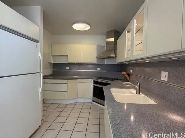 $2,700 | 531 Hahaione Street, Unit 9A, Honolulu, HI 96825
