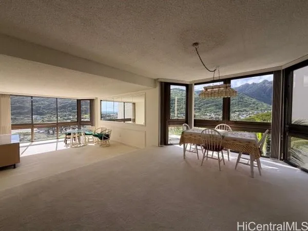 $2,700 | 531 Hahaione Street, Unit 9A, Honolulu, HI 96825