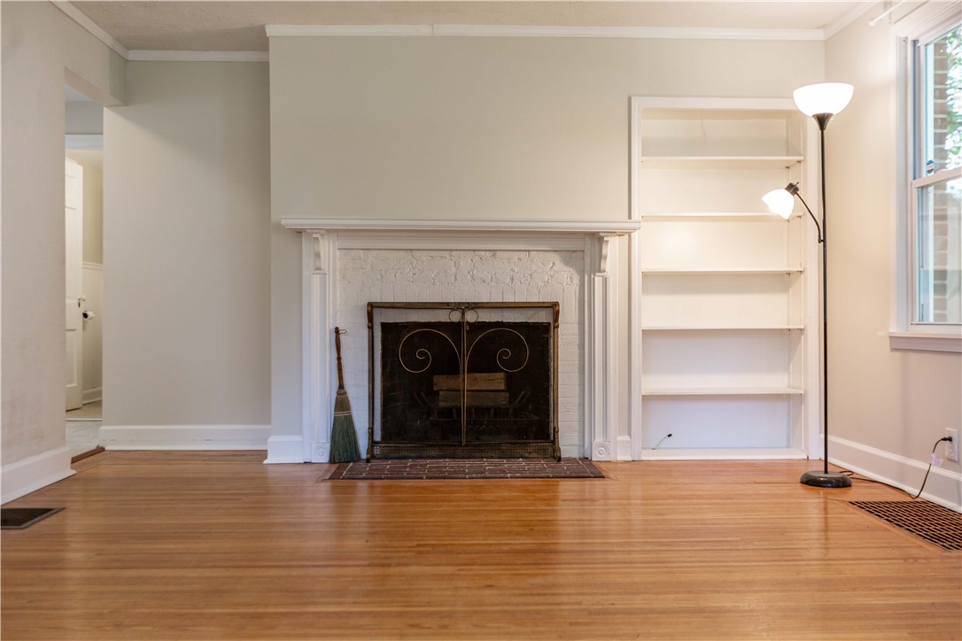 39 Ridgewood Drive Irondequoit, NY 14622 - Photo 7 of 23 Living Room