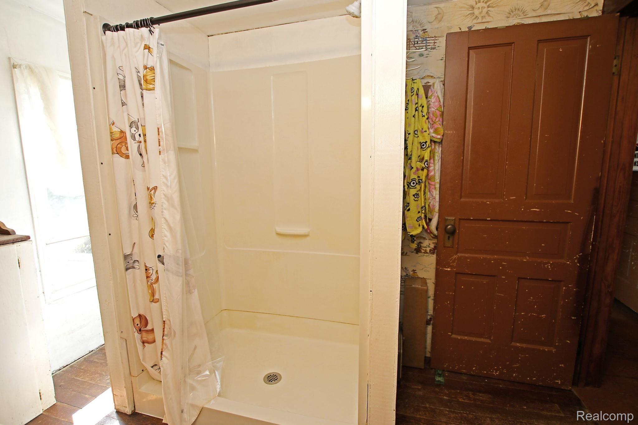 1761 Morris Road Lapeer, MI 48446 - Photo 21 of 49 30) Upstairs Bathroom.jpg