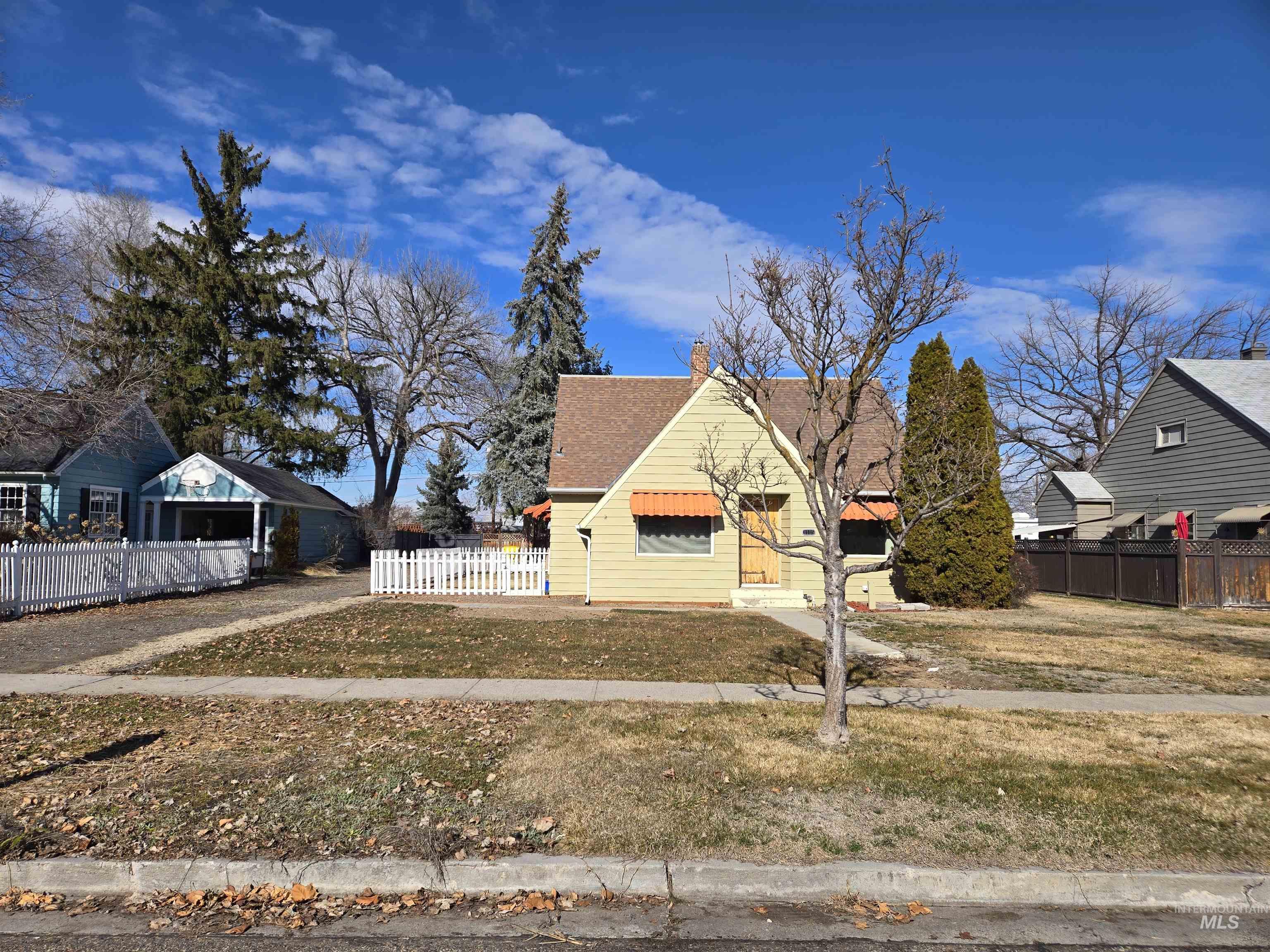 1115 Southwest 2nd Avenue Ontario, OR 97914 - Photo 1 of 44