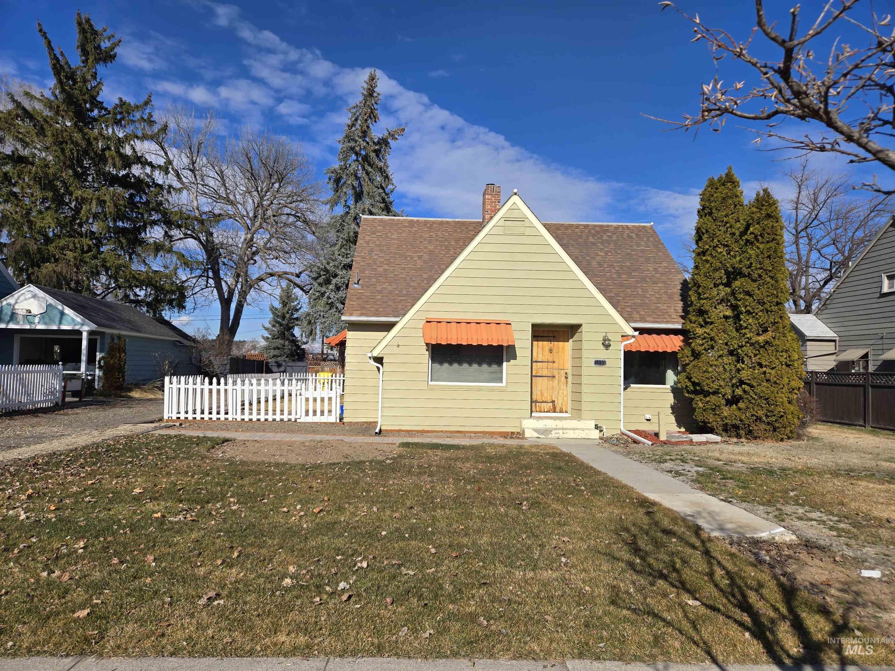 1115 Southwest 2nd Avenue Ontario, OR 97914 - Photo 2 of 44