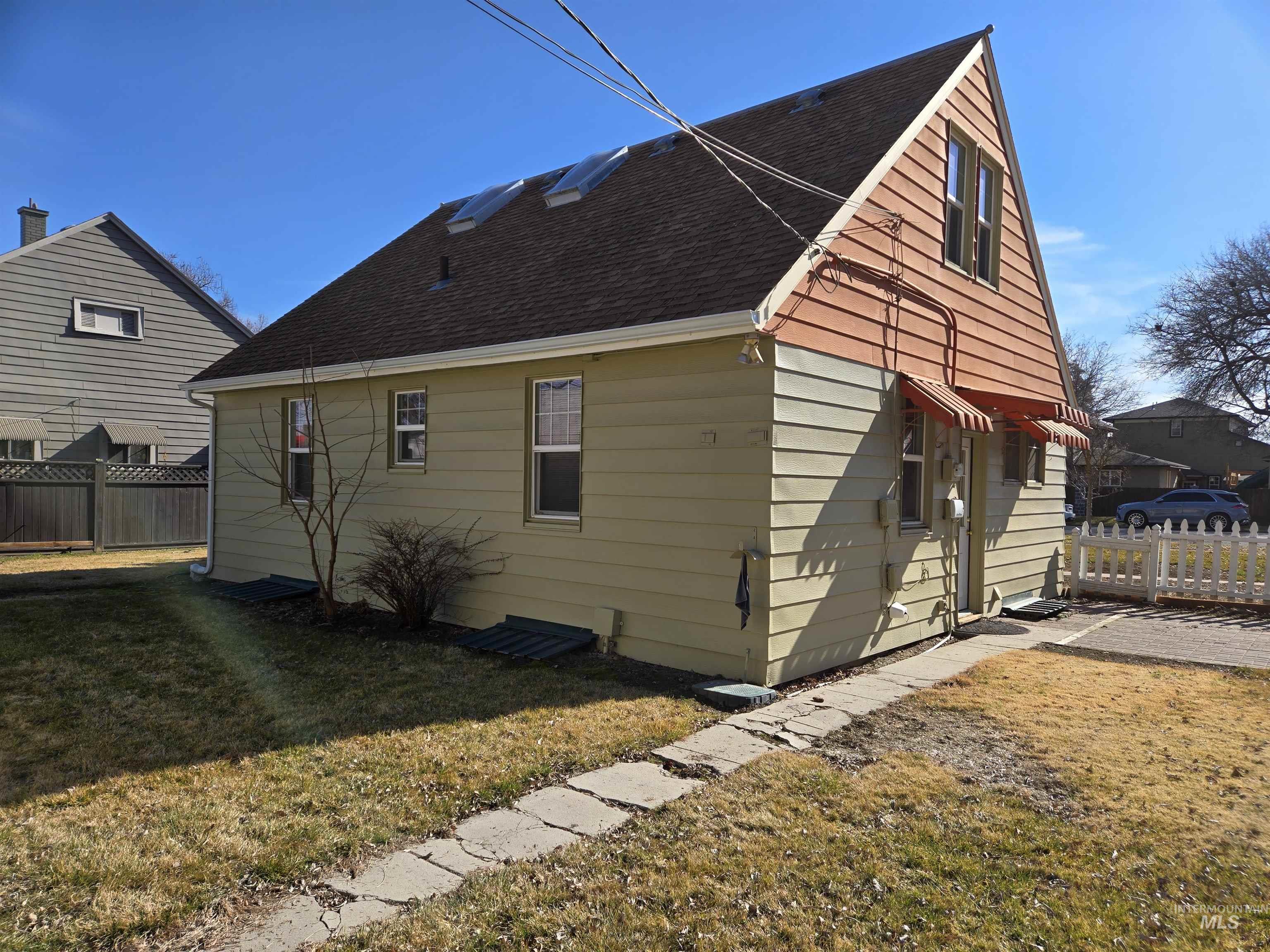 1115 Southwest 2nd Avenue Ontario, OR 97914 - Photo 5 of 44