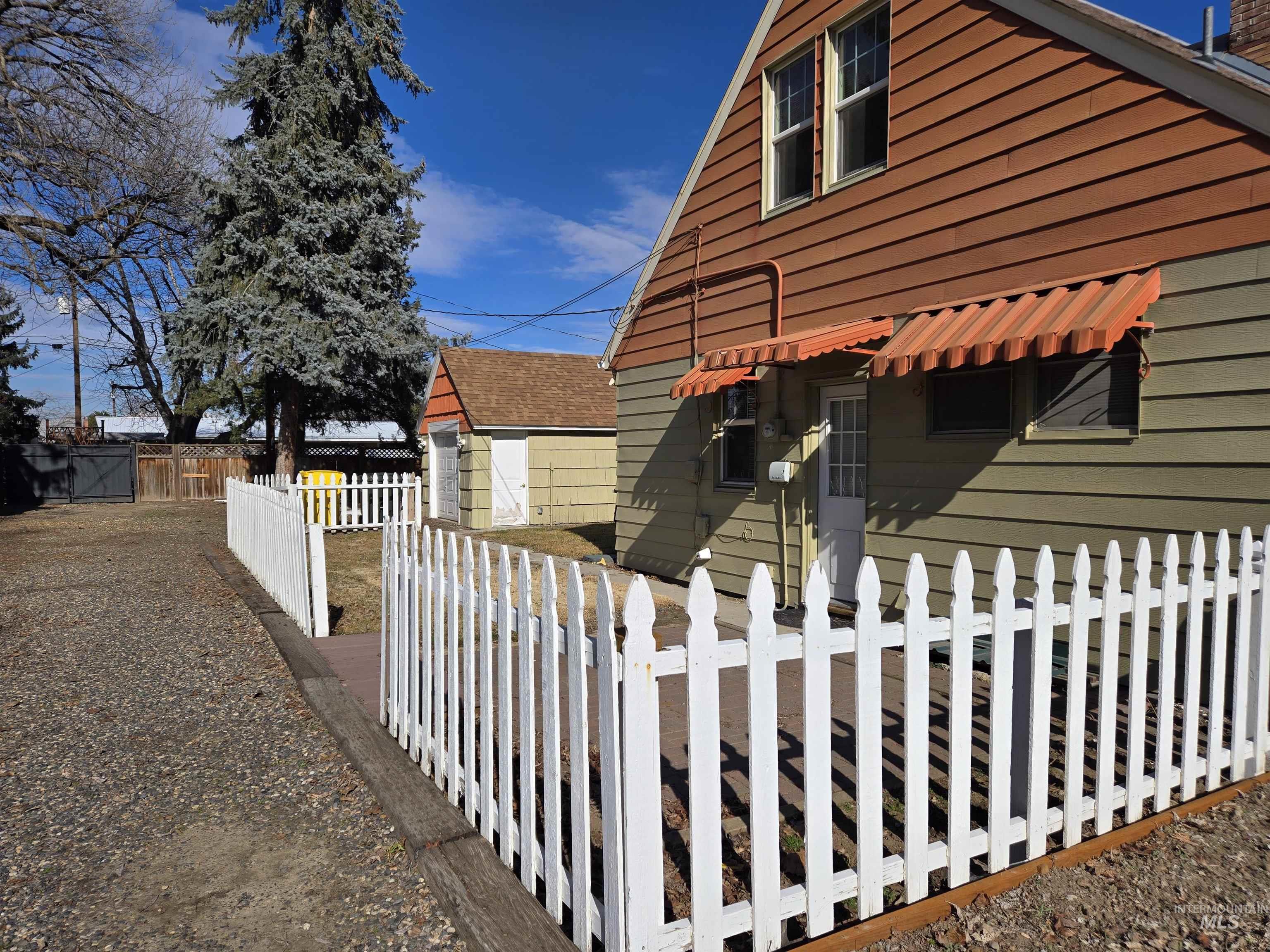 1115 Southwest 2nd Avenue Ontario, OR 97914 - Photo 7 of 44