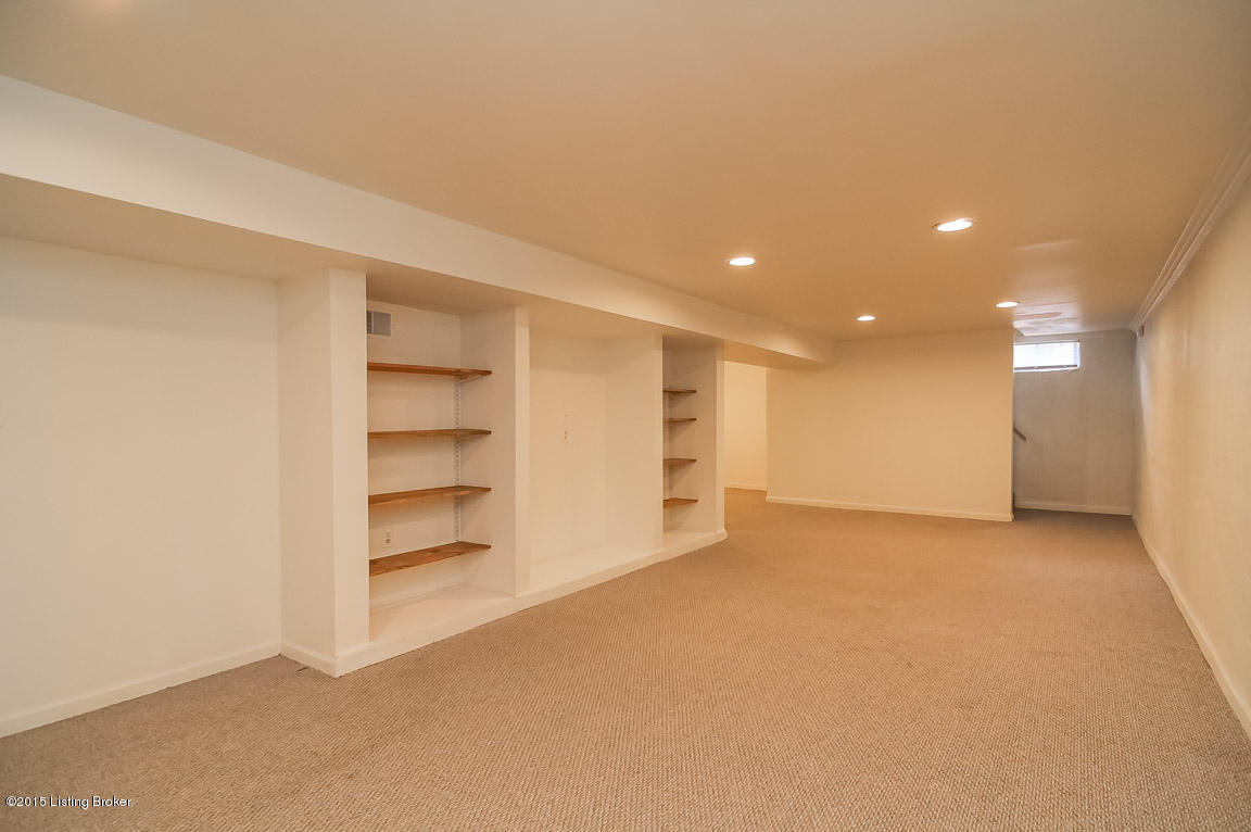 2034 Lynn Lea Road Louisville, KY 40216 - Photo 25 of 34 0049