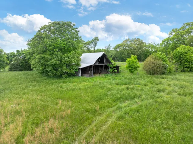 $375,000 | 1565 Eli Brown Road, Henry, TN 38231