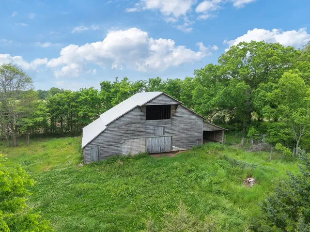$375,000 | 1565 Eli Brown Road, Henry, TN 38231