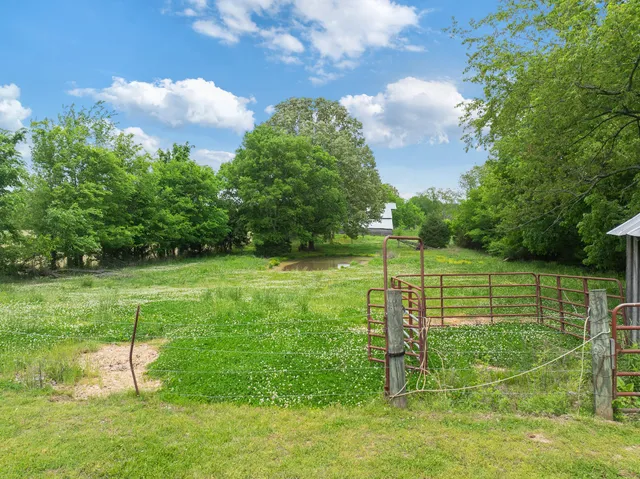 $375,000 | 1565 Eli Brown Road, Henry, TN 38231