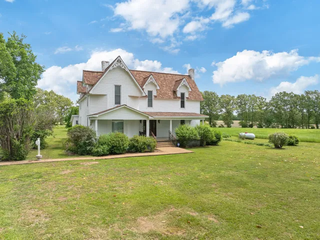 $375,000 | 1565 Eli Brown Road, Henry, TN 38231
