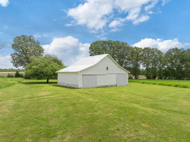 $375,000 | 1565 Eli Brown Road, Henry, TN 38231