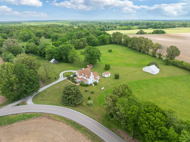 $375,000 | 1565 Eli Brown Road, Henry, TN 38231