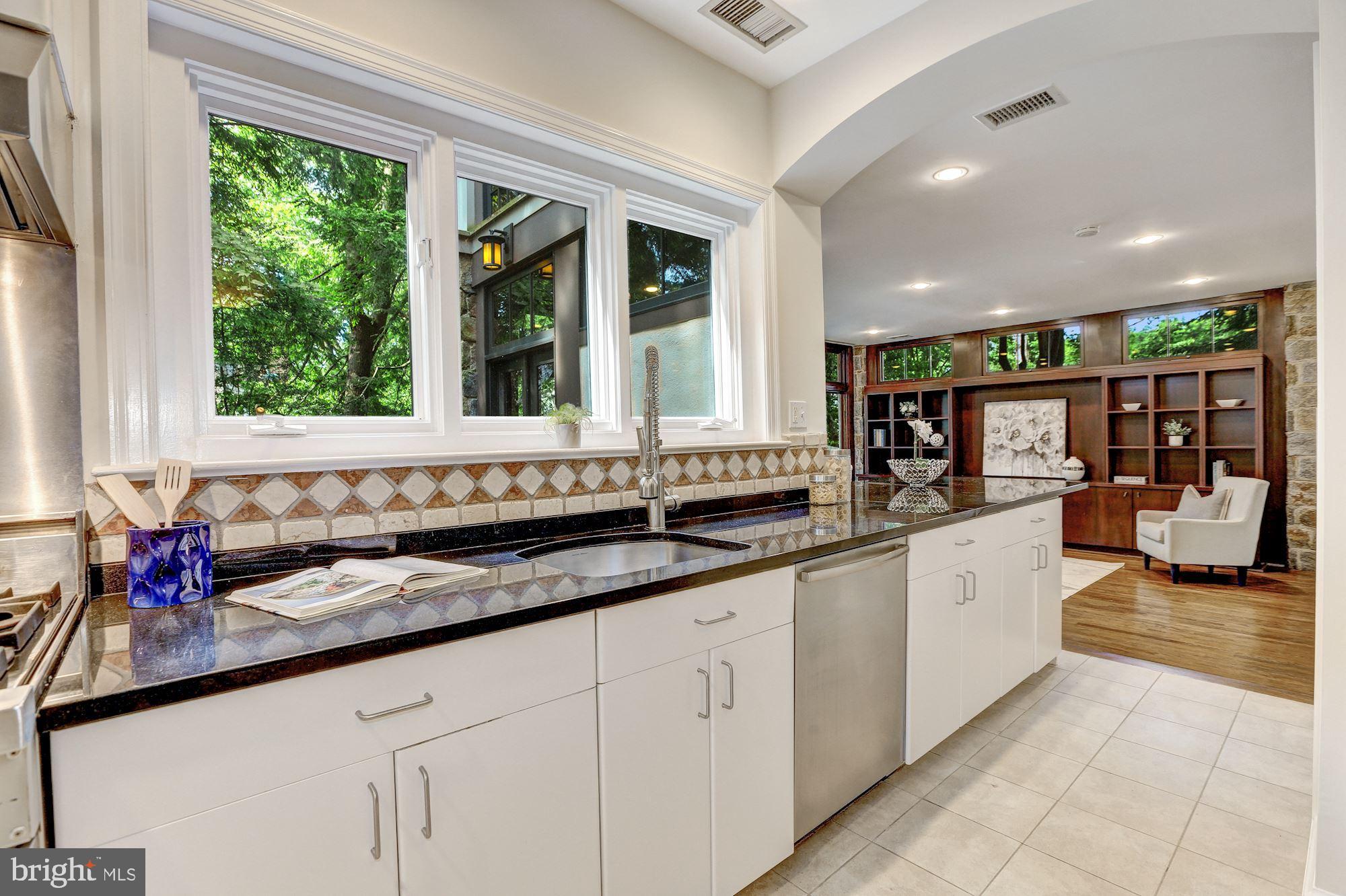 5204 Abingdon Road Bethesda, MD 20816 - Photo 7 of 30 Gourmet Kitchen