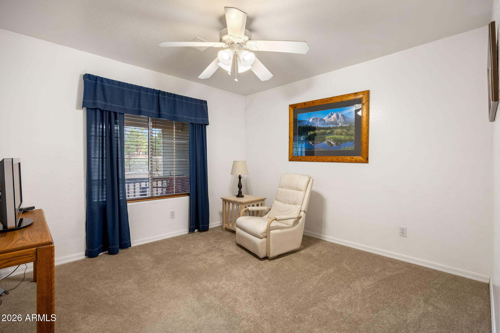 2236 Cross Country Road Overgaard, AZ 85933 - Photo 31 of 59 a living room with furniture and a flat screen tv