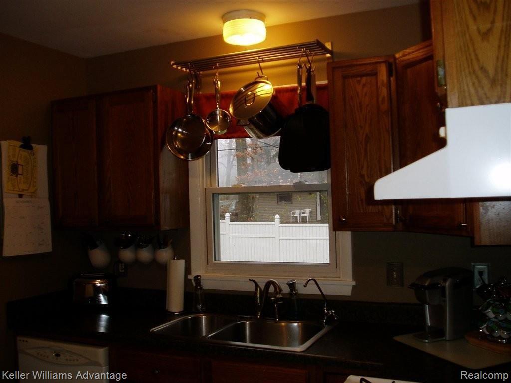 379 Delaware Road Whitmore Lake, MI 48189 - Photo 15 of 31 Kitchen