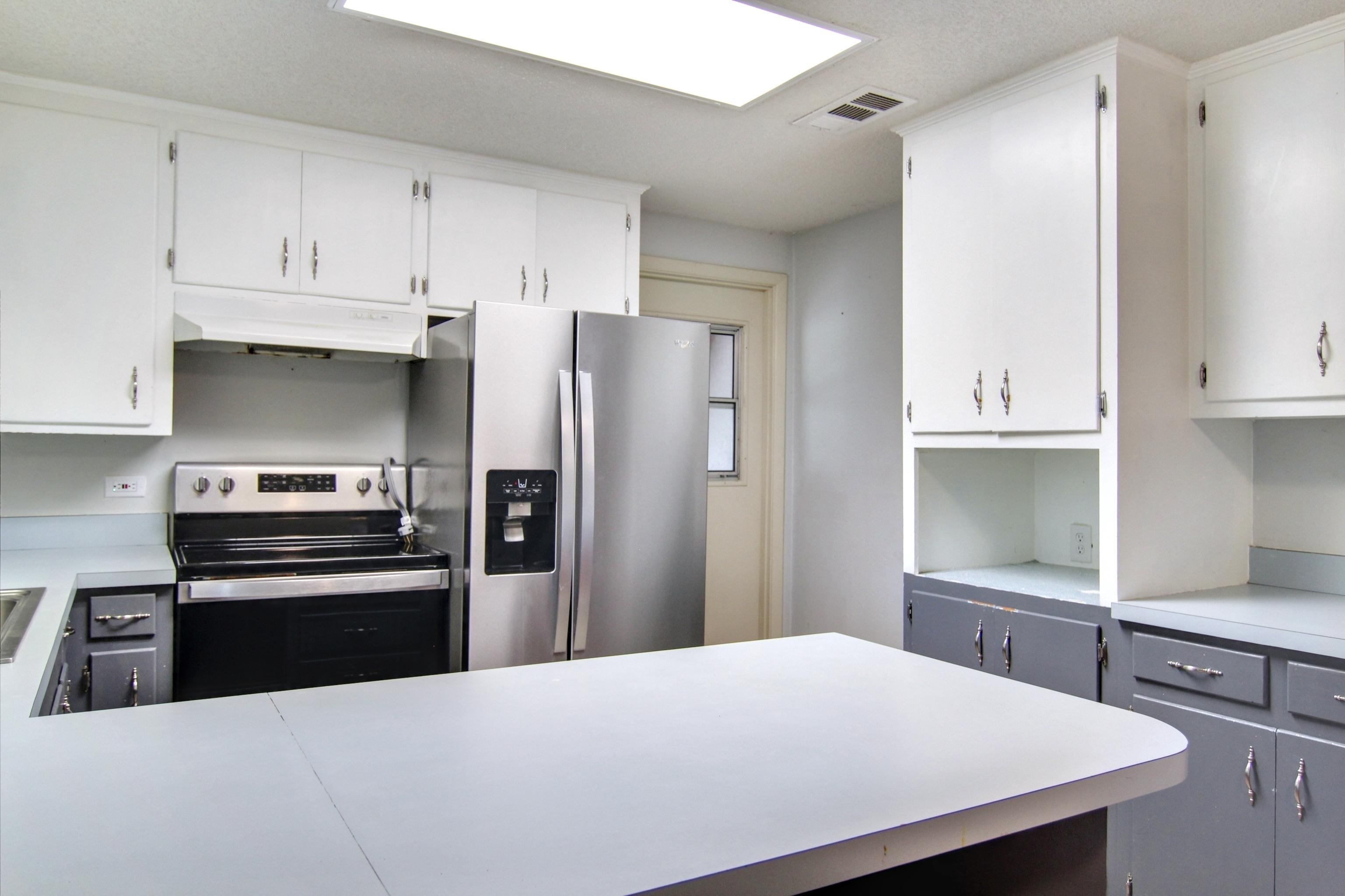 700 East Myrtle Avenue Foley, AL 36535 - Photo 14 of 28 Kitchen
