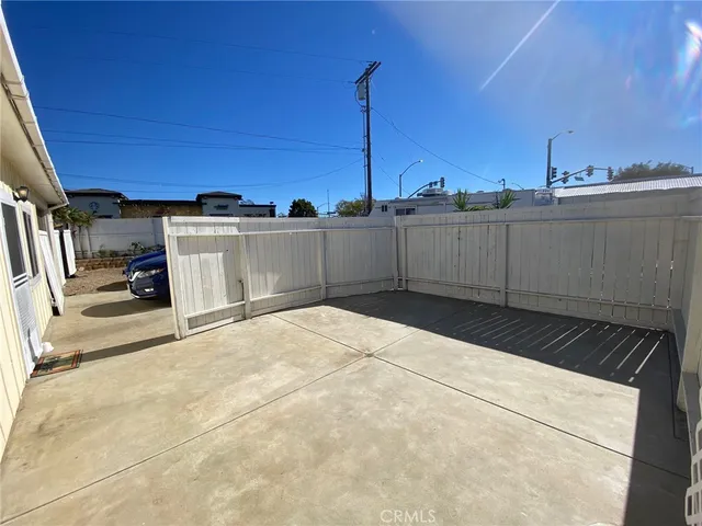 a view of an empty room with a kitchen