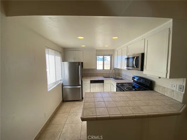 a view of livingroom with furniture