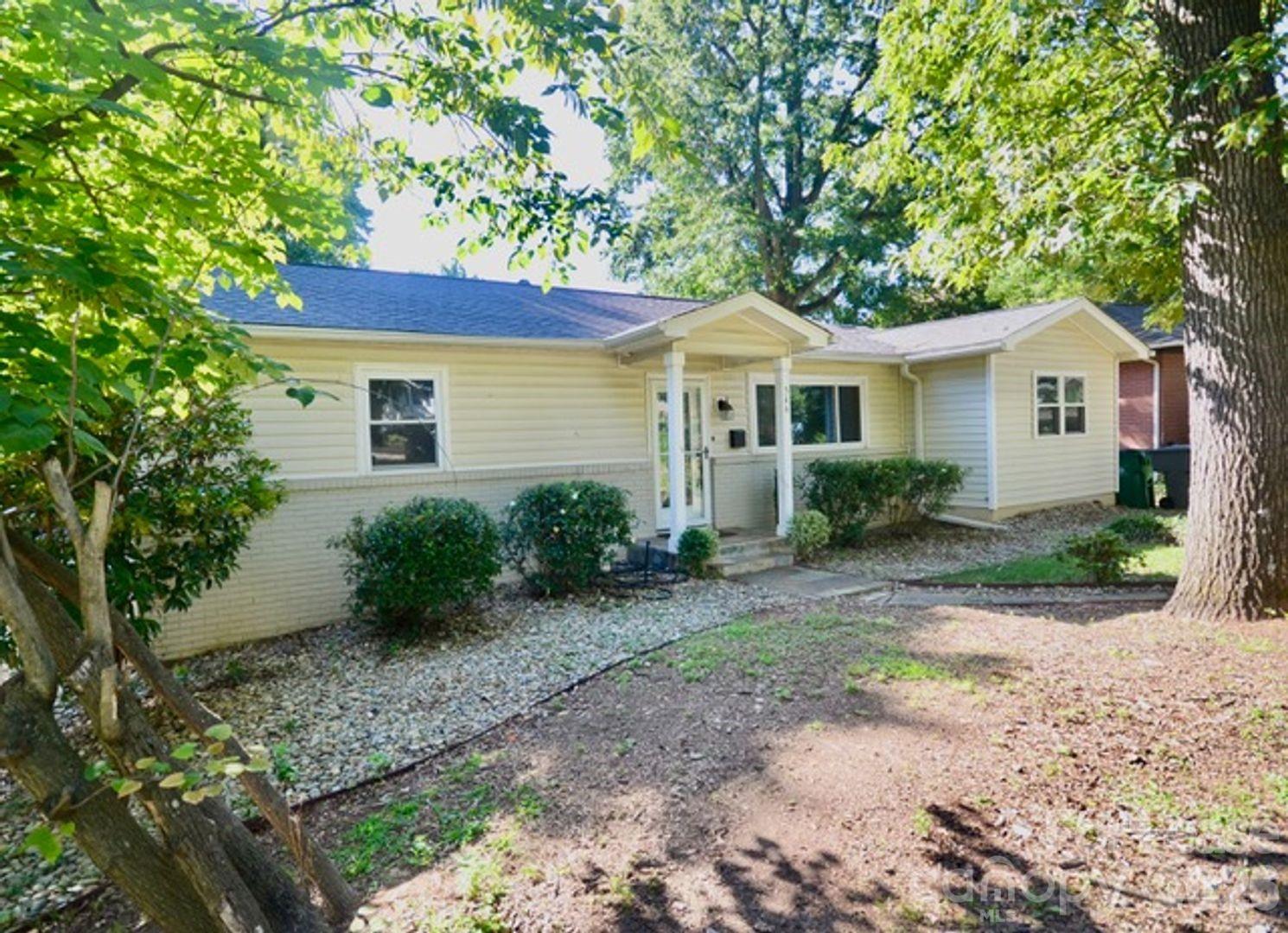 544 Manhasset Road Charlotte, NC 28209 - Photo 2 of 23