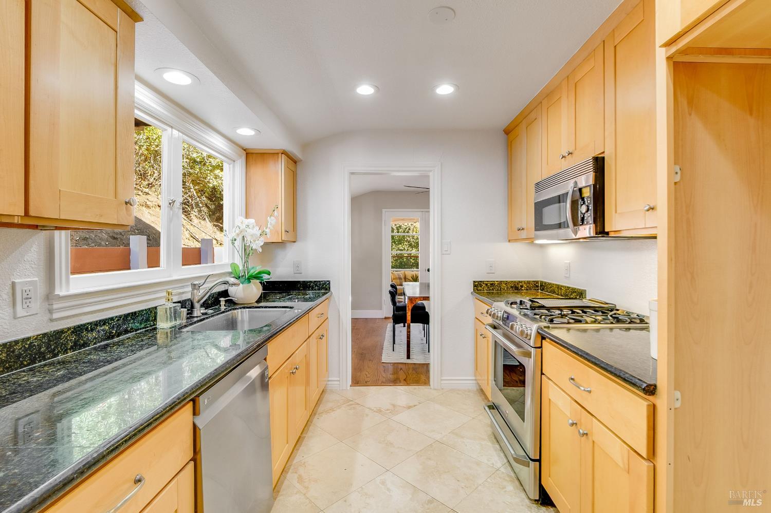 3384 Deer Hill Road Lafayette, CA 94549 - Photo 17 of 79 Gallery Image 17