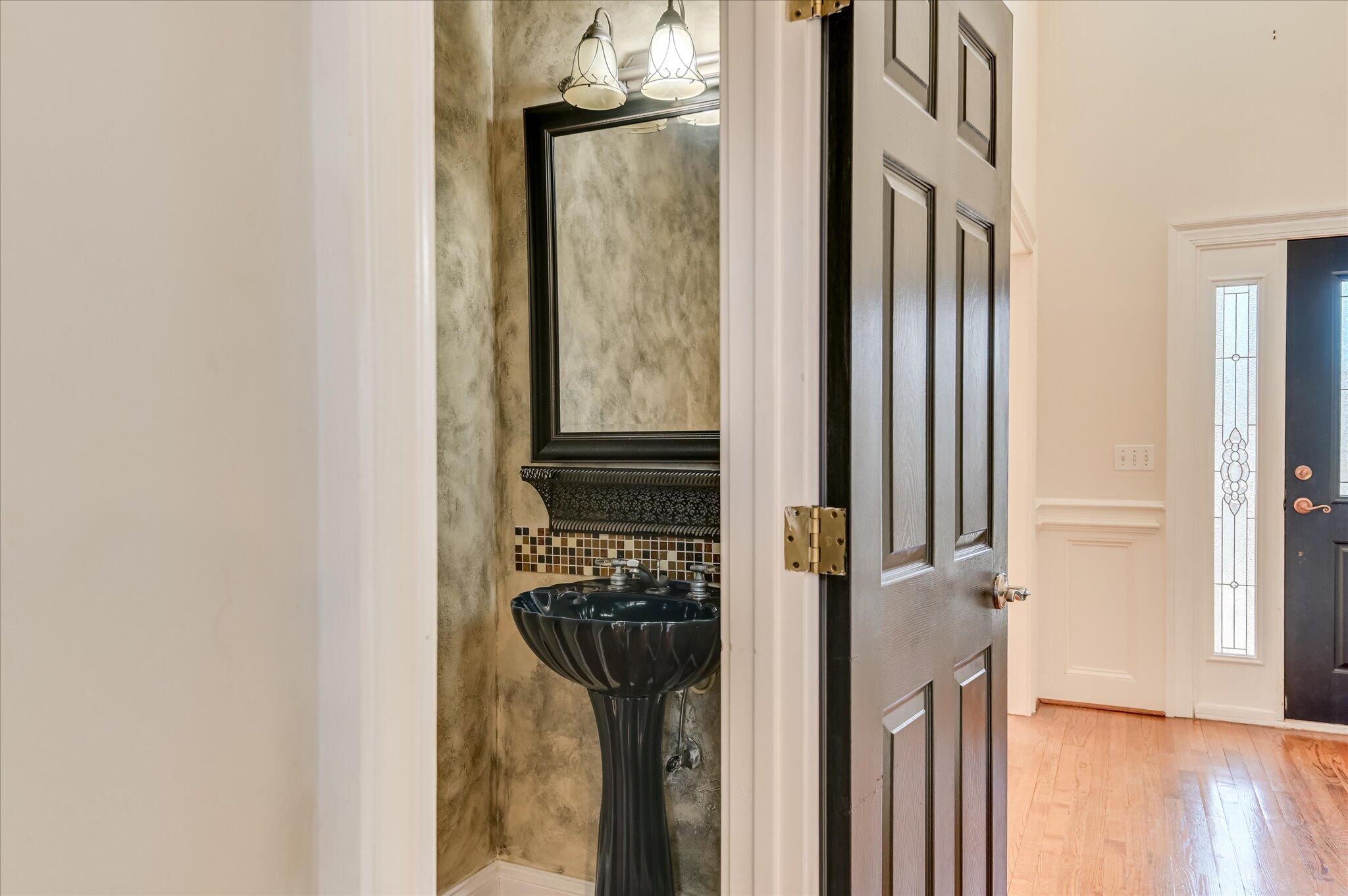 864 River Bluff Road North Augusta, SC 29841 - Photo 23 of 55 Main Floor Powder Room