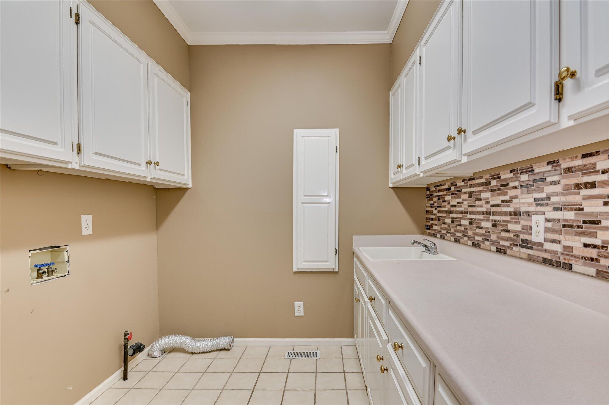 864 River Bluff Road North Augusta, SC 29841 - Photo 25 of 55 Main Floor Laundry Room