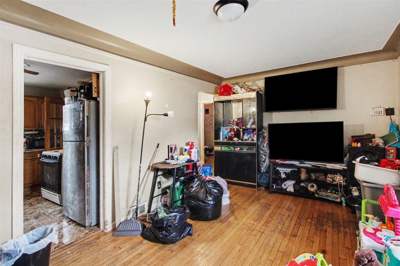 8304 Robson Street Detroit, MI 48228 - Photo 6 of 25
