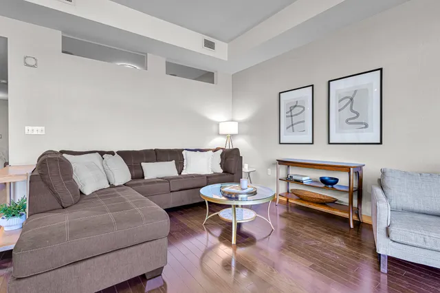 $2,200 | 106 West Seeboth Street, Unit 406, Milwaukee, WI 53204