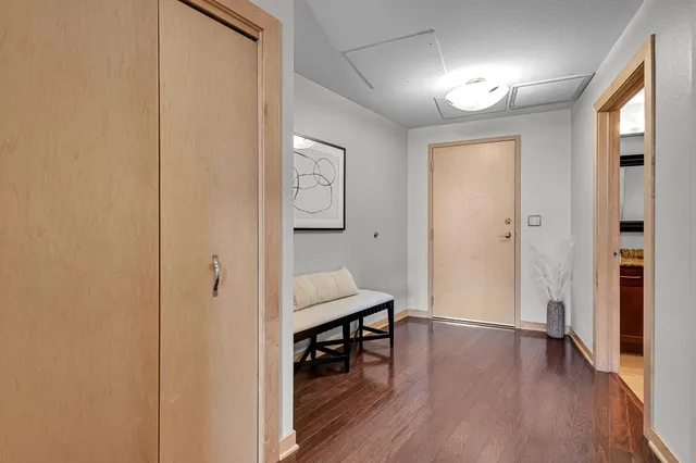 $2,200 | 106 West Seeboth Street, Unit 406, Milwaukee, WI 53204