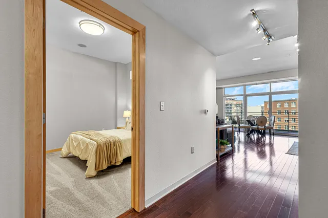 $2,200 | 106 West Seeboth Street, Unit 406, Milwaukee, WI 53204