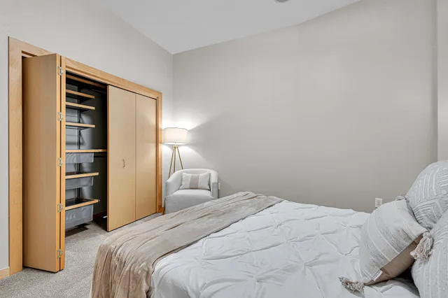 $2,200 | 106 West Seeboth Street, Unit 406, Milwaukee, WI 53204