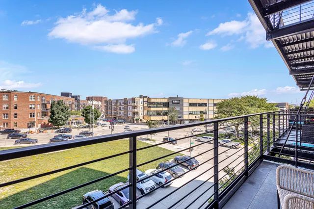 $2,200 | 106 West Seeboth Street, Unit 406, Milwaukee, WI 53204
