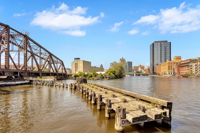 $2,200 | 106 West Seeboth Street, Unit 406, Milwaukee, WI 53204